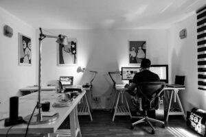 Graphiste webdesigner au travail - Graphilink Anthony Guilloux